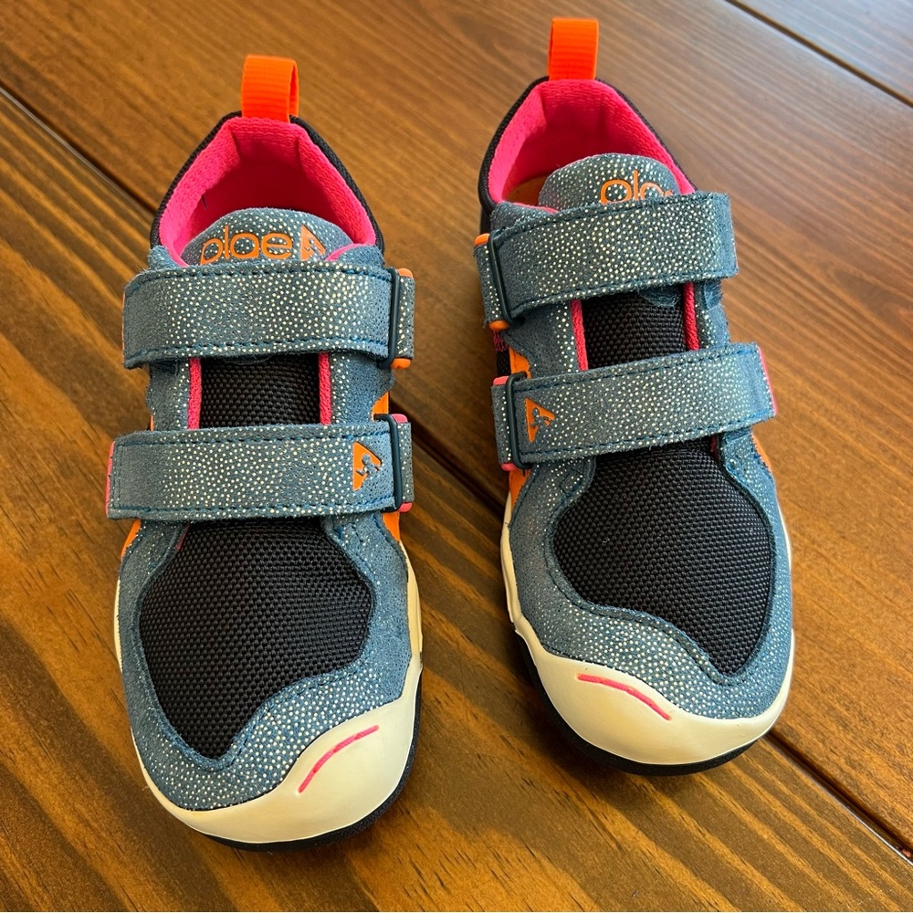 Plae Navy And Pink Sneakers